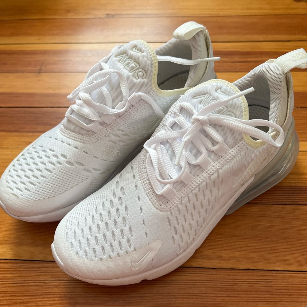 NIKE AIR MAX 270